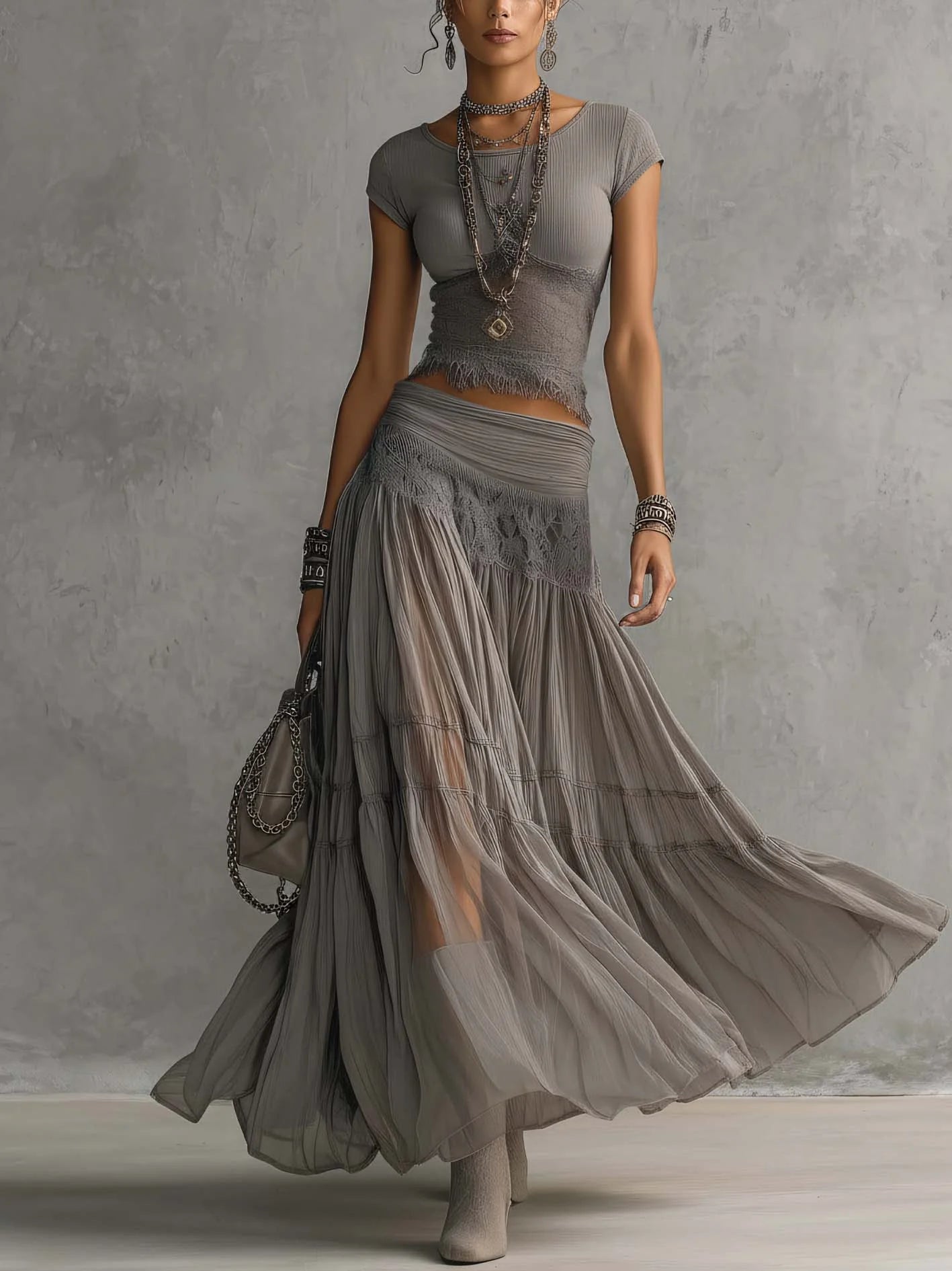 Carmen - Top Gris con transparencias, paneles de encaje y Falda Larga plisada