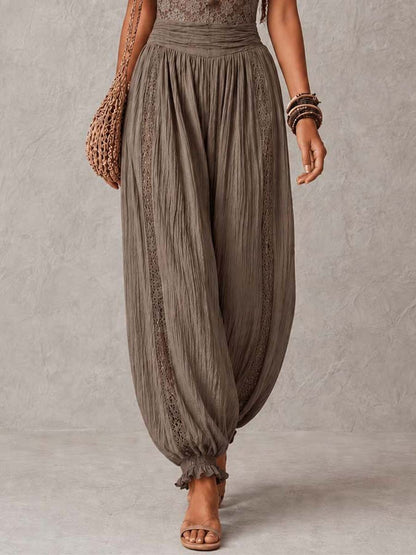 Alicia - Conjunto corpiño de color topo, estilo bohemio y pantalones harem arrugado